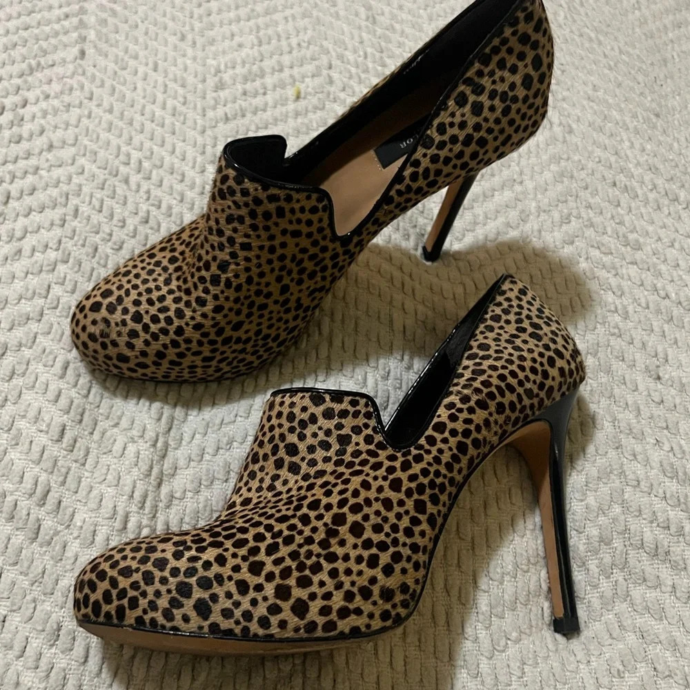 🖤Ann Taylor Leandra Haircalf Platform Booties🖤 - Picture 4 of 9